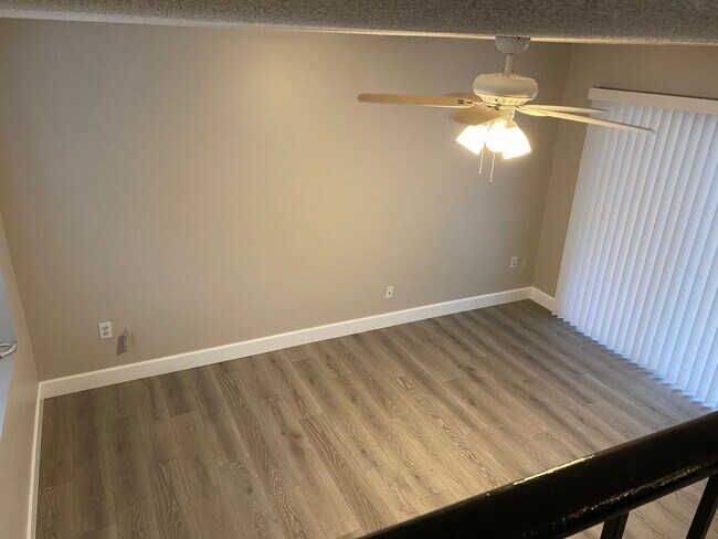 Building Photo - MOVE-IN SPECIAL-WONDERFUL 3/2.5 Home with 1 car garage-UCF Area
