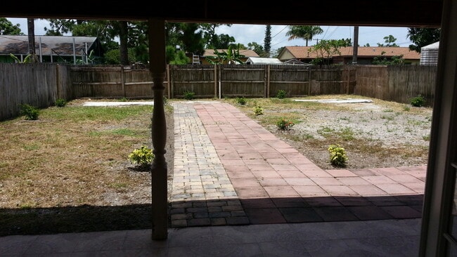 Building Photo - 5653 Coconut Rd