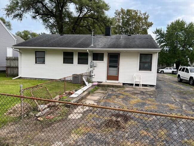 Foto del edificio - 329 W River St