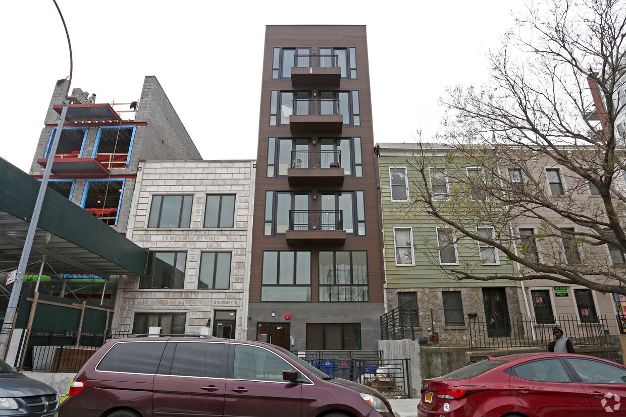 Foto del edificio - 912 Bergen St