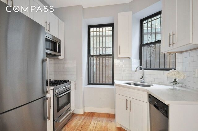 Building Photo - 175 E 105th St