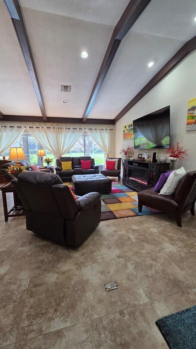 Building Photo - 4705 Holly Dr