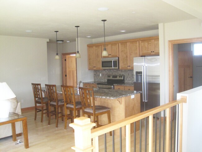 Building Photo - 1155 E Banta Ct