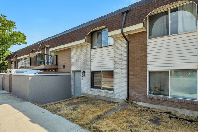 Building Photo - 1431 Arthur Dr