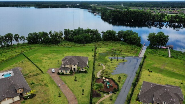 Building Photo - 17633 Sailfin Dr