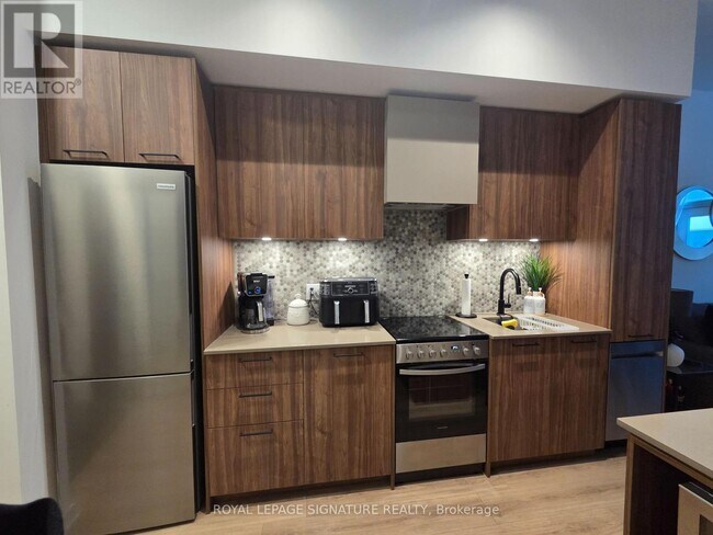 Photo du bâtiment - 10 Lagerfeld Dr