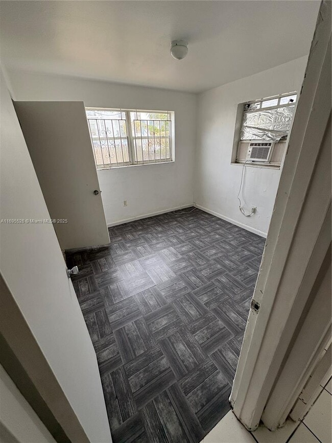 Building Photo - 2 bedroom in Miami FL 33142