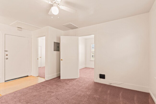 Foto del edificio - Utilities Included! 3 Bedrooms with Bonus Room & Spacious Kitchen