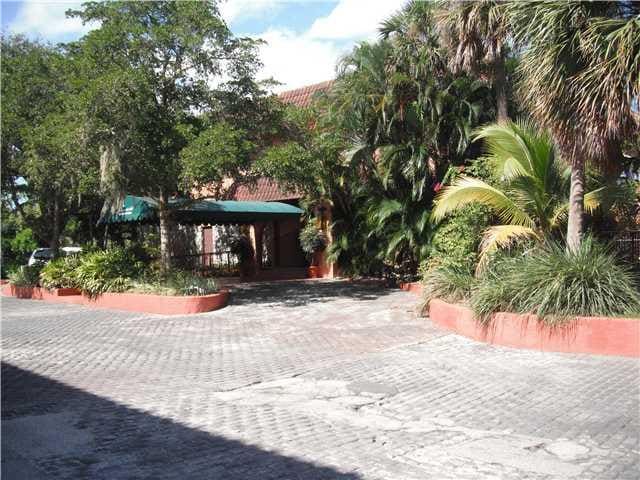 Foto del edificio - 660 Tennis Club Dr