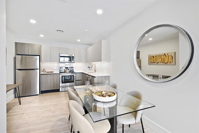 Building Photo - 136-144 Summit Ave