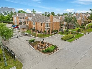 Building Photo - 3770 Lovers Wood Ln
