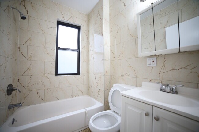 Foto del edificio - 852 W Side Ave