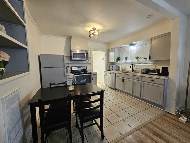 Photo - 2806 Whittle Springs Rd (Knoxville, TN) House