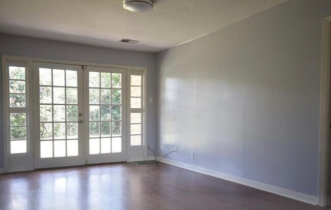Foto del edificio - 4410 Kingfisher Dr
