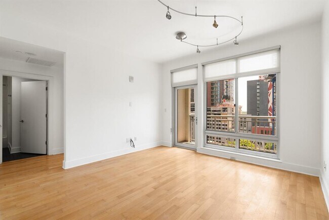 Building Photo - 603 Davis St