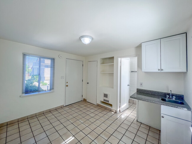 Building Photo - 1129-1131 Centinela Ave