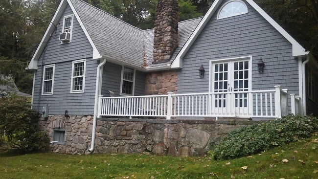 Vista a la calle - 2195 Long Ridge Rd