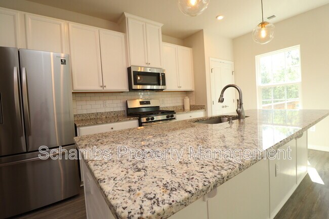 Foto del edificio - 244 Amber Acorn Ave