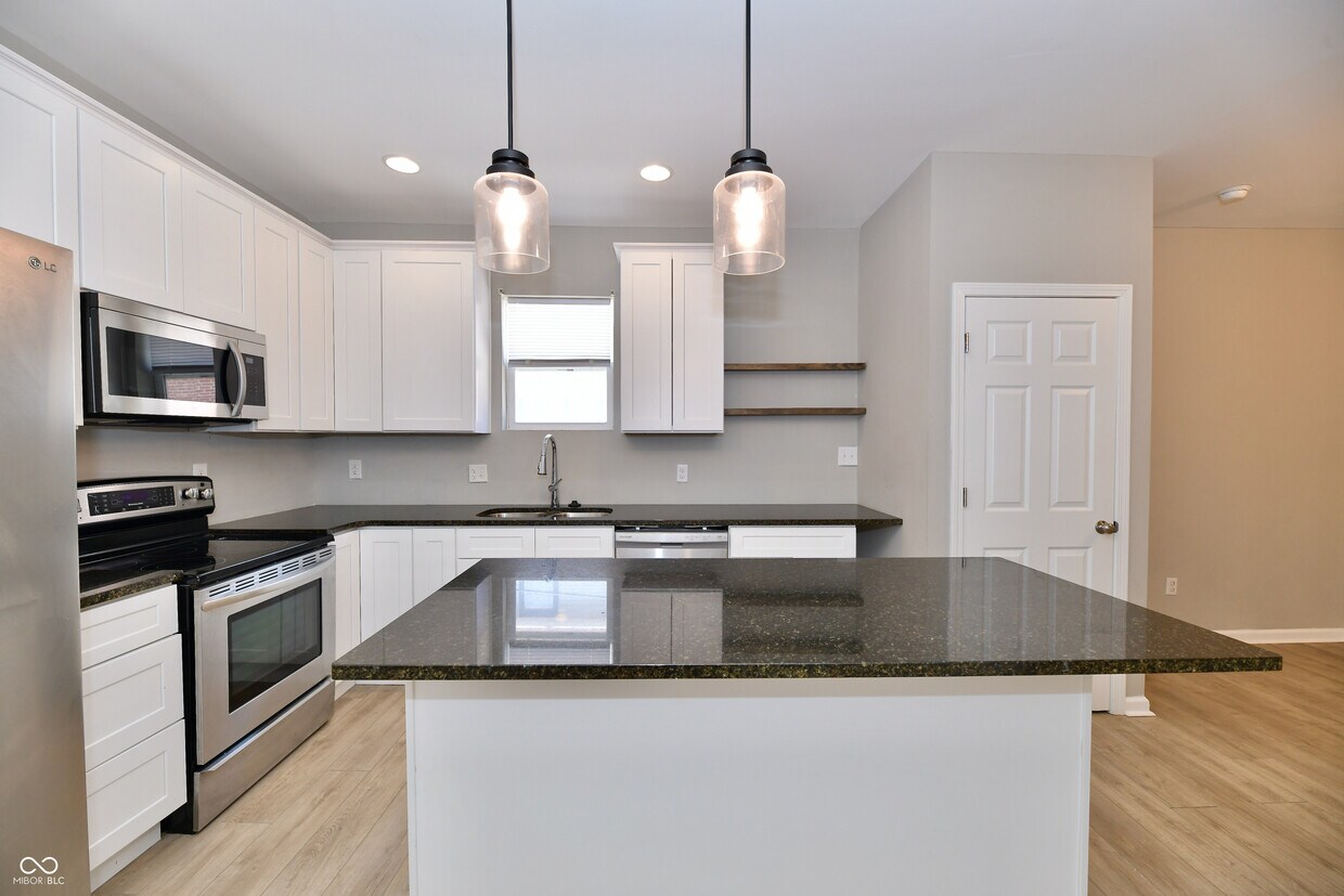 Foto principal - 1338 Barth Ave