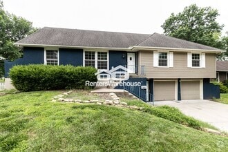 Building Photo - 2707 NE 67th Pl