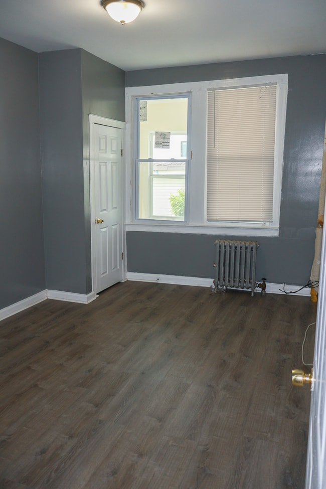Building Photo - 318 N 10th St