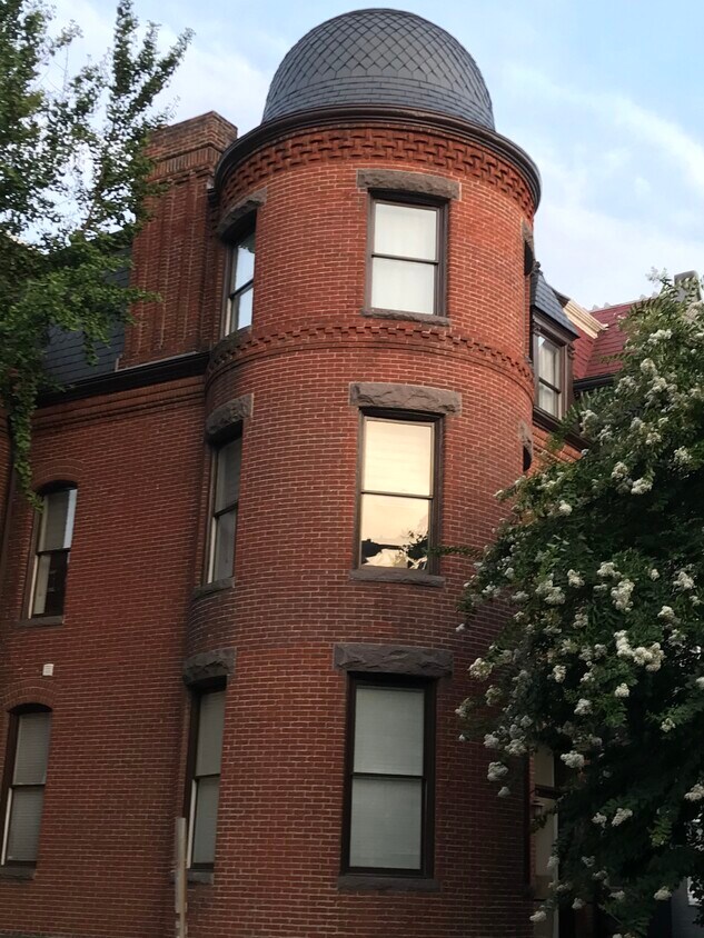 Circa 1885 restored Landmark Mansion - 1819 19th St NW
