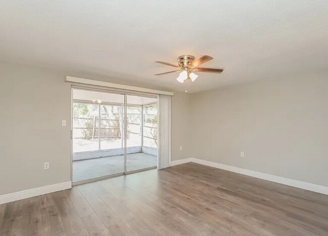 Foto del edificio - 9405 Gray Fox Ln