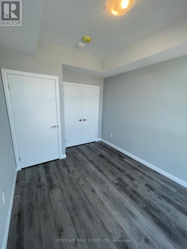 Photo du bâtiment - 60 Charles St W