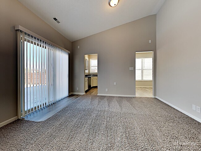 Building Photo - 526 Alton Dr