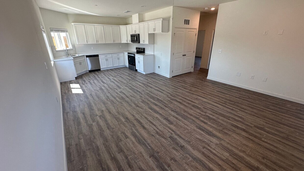 Primary Photo - Coyote Run Duplexes 6000