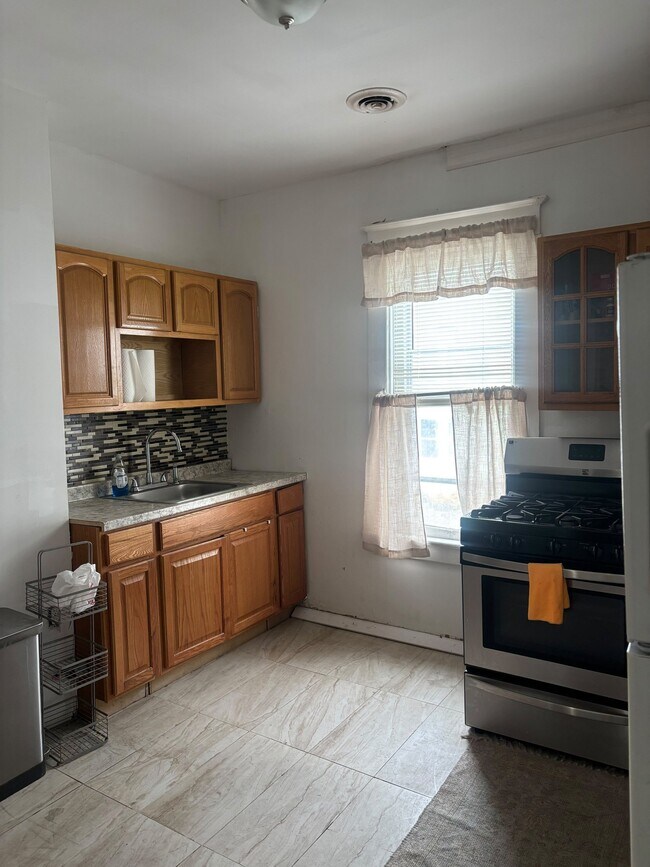Foto del edificio - 836 Maplewood Ave