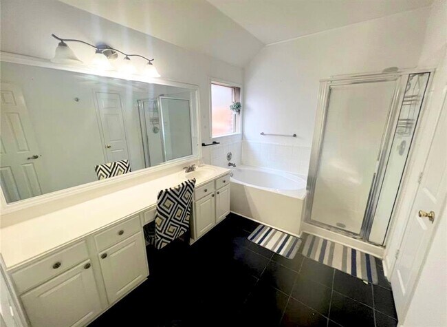 Foto del edificio - 1930 Stanford Park Ct