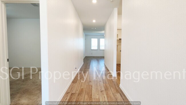 Building Photo - 3805 Thomas Plns Dr