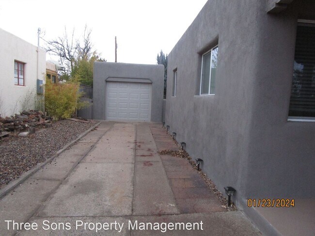 Building Photo - 3 br, 2 bath House - 5004  Palo Alto Ave SE