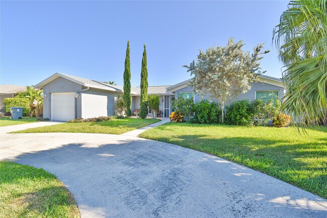Building Photo - 6550 Country Wood Way