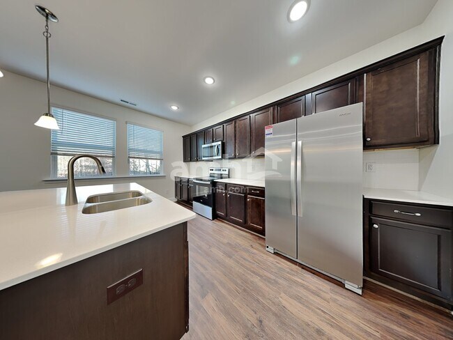 Foto del edificio - 12204 Golden Farm Ln