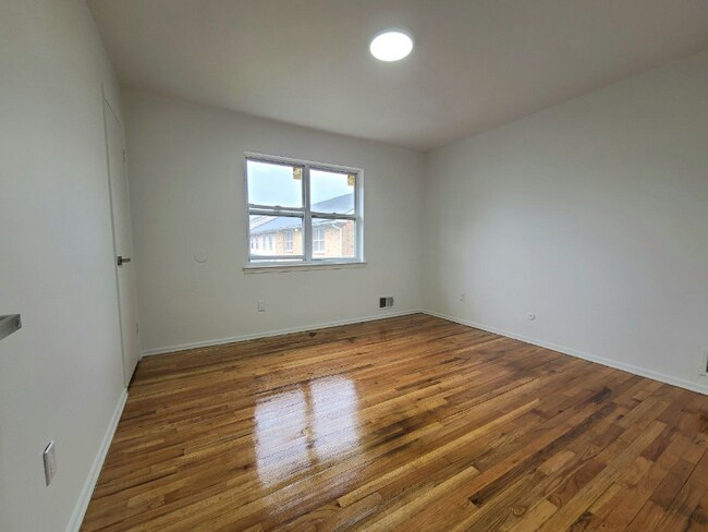 Foto del edificio - 500 Adams Ln