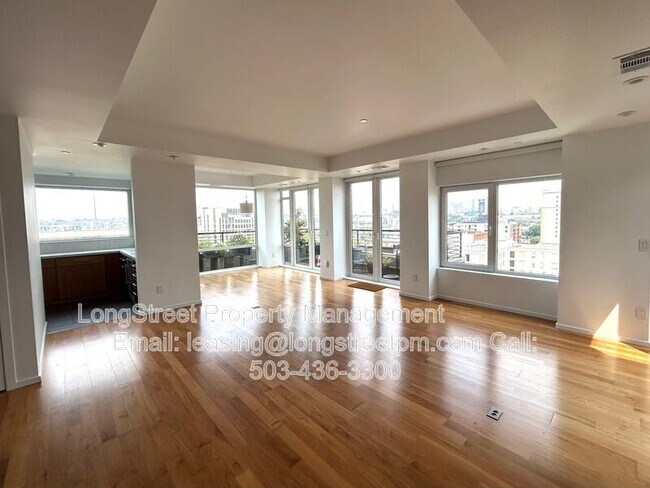 Foto del edificio - 300 NW 8th Ave