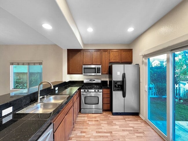 Building Photo - 1468 Normandy Dr