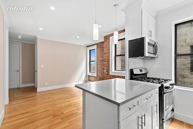 Building Photo - 21-28-28 35th St