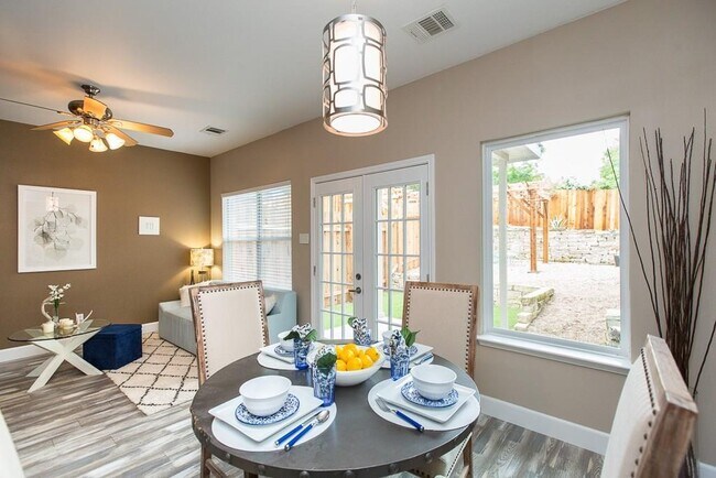 Foto del edificio - 1700 Perez St