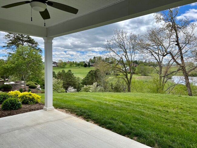 Foto del edificio - 3815 Fairway View Dr