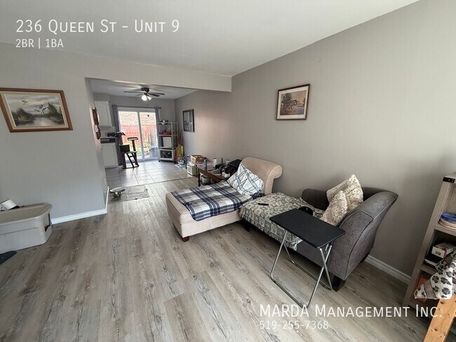 Building Photo - NEWLY RENOVATED 2 BED/1 BATH TOWNHOUSE - I...