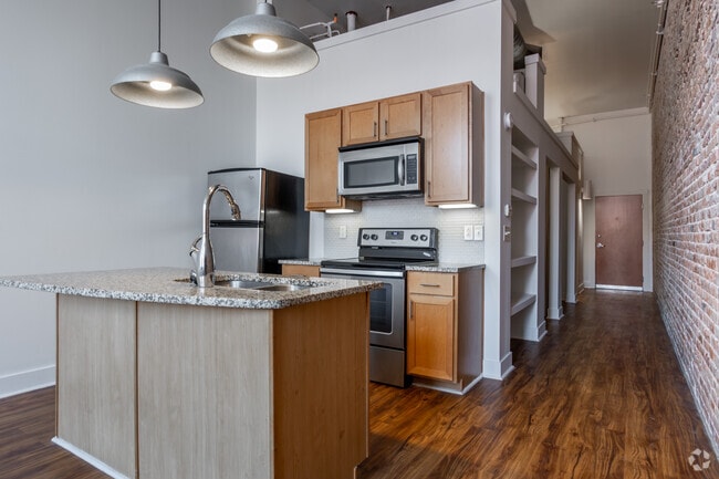 1BR, 1BA - 600SF - Kitchen - Dannenberg West