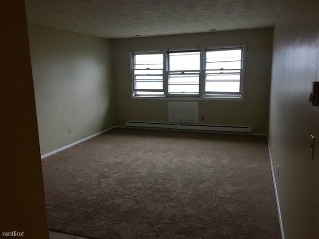 Foto del edificio - 1 br, 1 bath  - 60 Donna Dr Unit B3