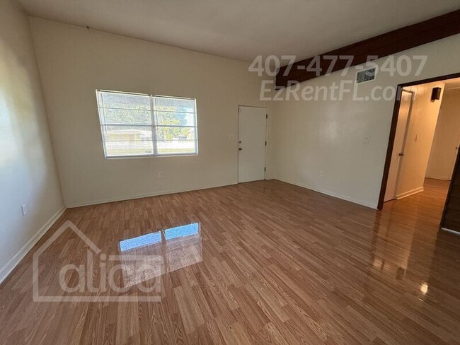 Foto del edificio - 6240 Bolling Dr