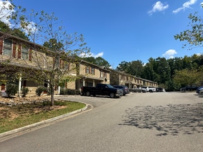 Building Photo - 45 Jacobs Ln