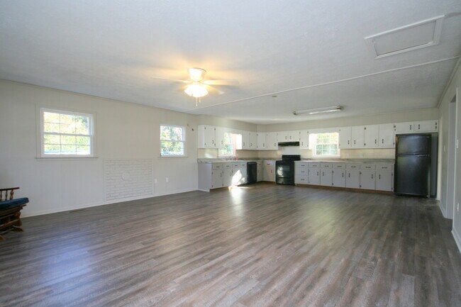 Building Photo - 8848 Sims Rd
