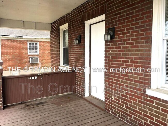 Building Photo - 521 Riverland Rd SE