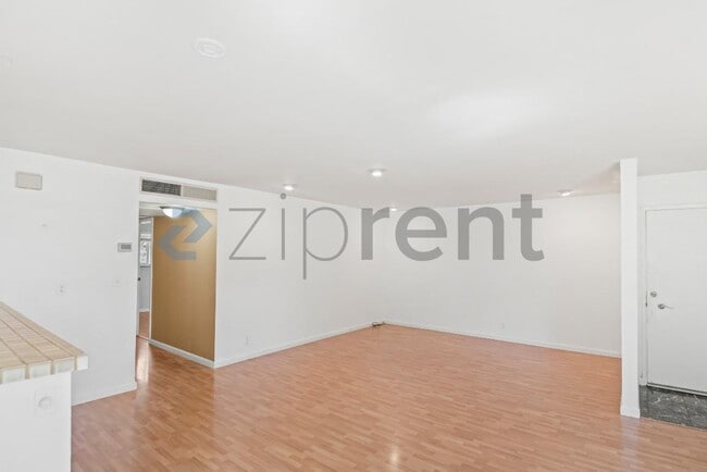 Building Photo - Unit 378